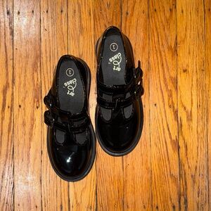 NEW Black Patent Leather Mary Jane Kids Shoes - Size 1